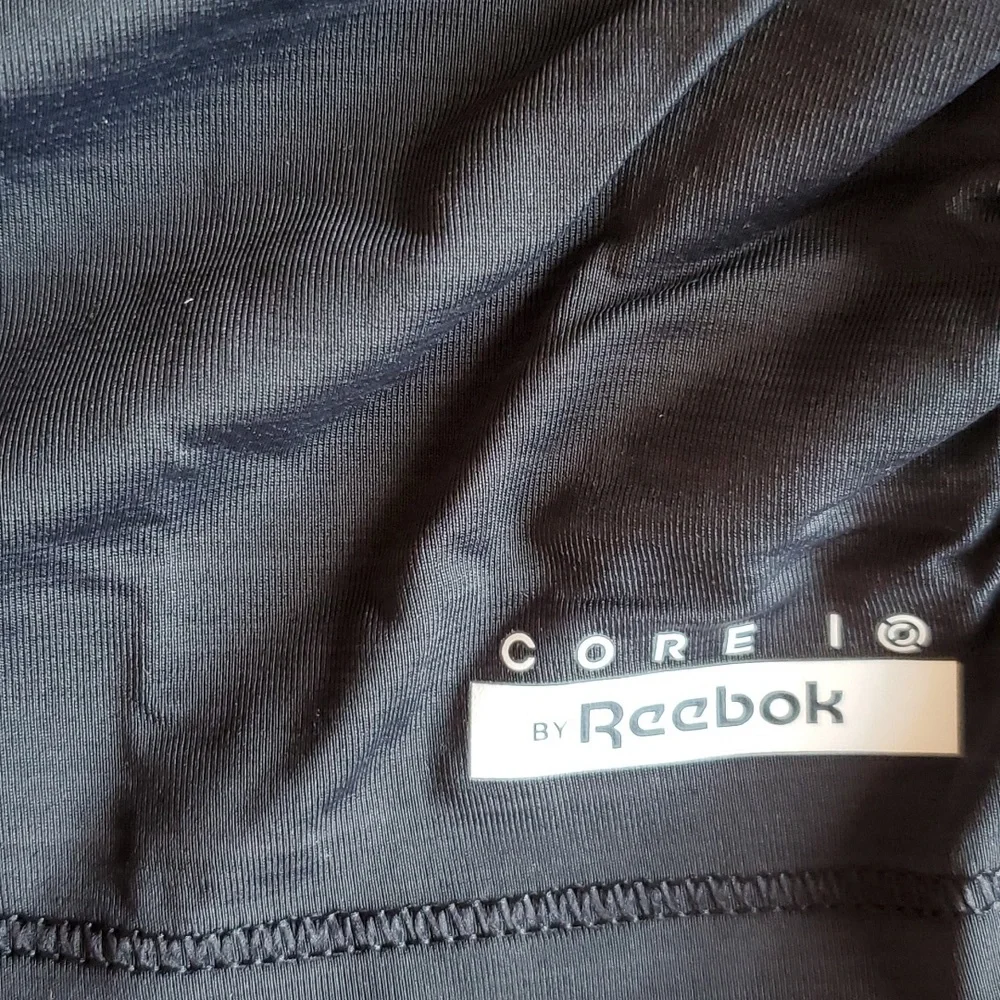 Small Reebok Core I Activewear black top fitted tank - Picture 5 of 5